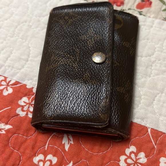 Louis Vuttion key wallet used in fair condition - Picture 9 of 9